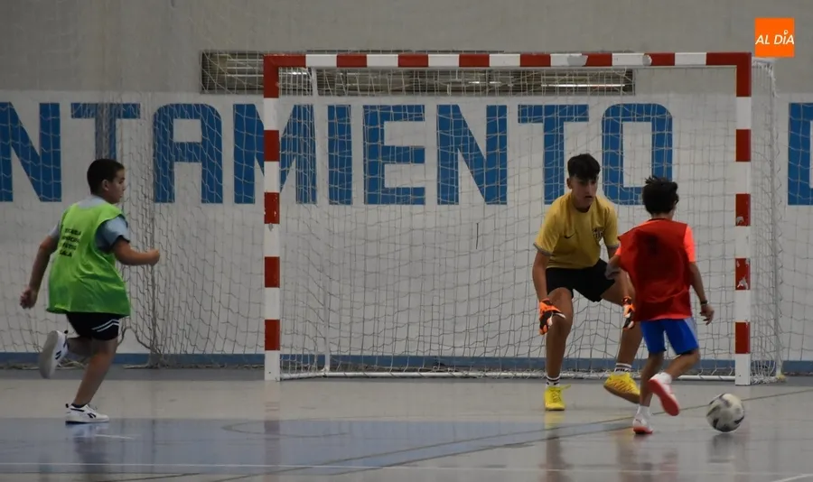 Foto 6 - La Escuela Municipal de F&uacute;tbol Sala se pone en marcha con unos 30 inscritos