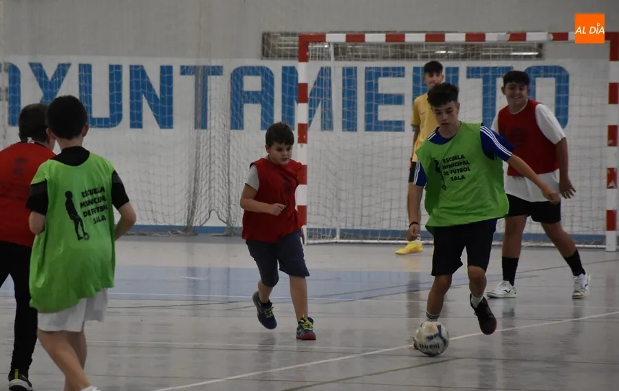 Foto 9 - La Escuela Municipal de F&uacute;tbol Sala se pone en marcha con unos 30 inscritos