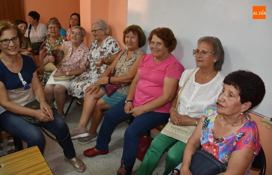 Foto 5 - Amanecer inaugura el curso con nueva Directiva encabezada por Carmen Baz