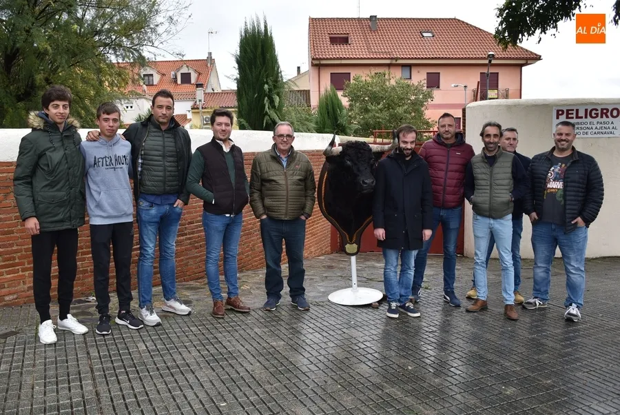 Foto 3 - El Carnaval 2023 llega de forma definitiva a su fin con la entrega de la cabeza del Toro del Antruejo