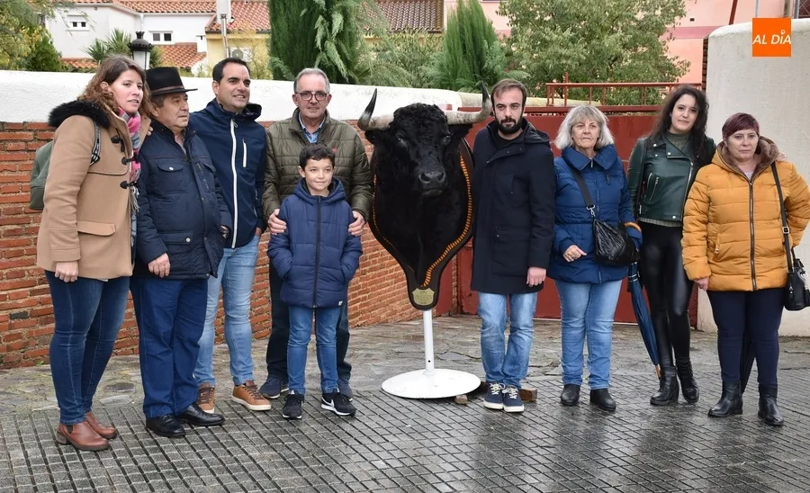 Foto 4 - El Carnaval 2023 llega de forma definitiva a su fin con la entrega de la cabeza del Toro del Antruejo