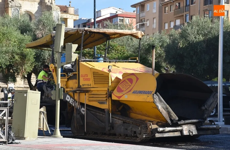 Foto 3 - D&iacute;a de asfaltado por partida doble en la Avenida de Espa&ntilde;a y en la Estaci&oacute;n de Autobuses