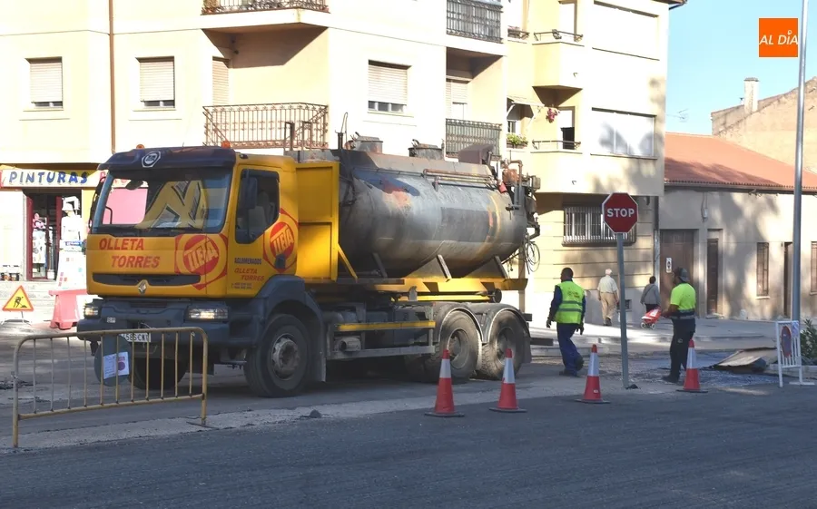 Foto 5 - D&iacute;a de asfaltado por partida doble en la Avenida de Espa&ntilde;a y en la Estaci&oacute;n de Autobuses