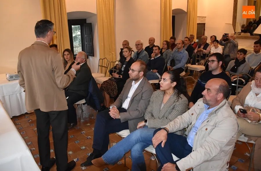 Foto 3 - Julio Pindado explica c&oacute;mo afrontar el relevo generacional en las empresas