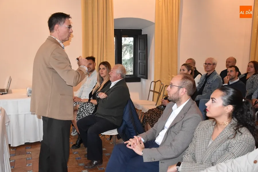 Foto 5 - Julio Pindado explica c&oacute;mo afrontar el relevo generacional en las empresas