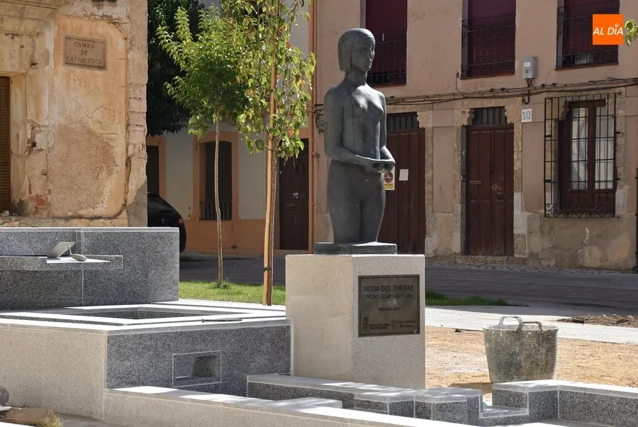 Foto 2 - El vaciado en bronce de la Rosa del Thebas retorna al Campo de Carniceros