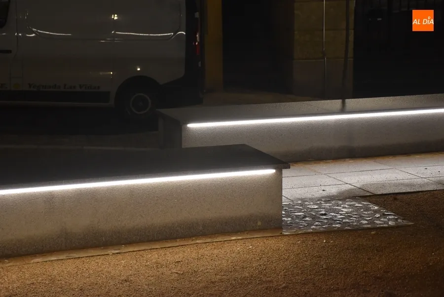 Foto 6 - As&iacute; luce de noche el renovado Campo de Carniceros de Ciudad Rodrigo