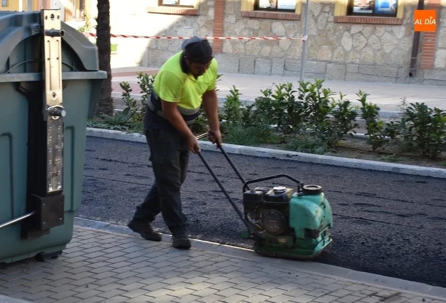 Foto 7 - D&iacute;a de asfaltado por partida doble en la Avenida de Espa&ntilde;a y en la Estaci&oacute;n de Autobuses