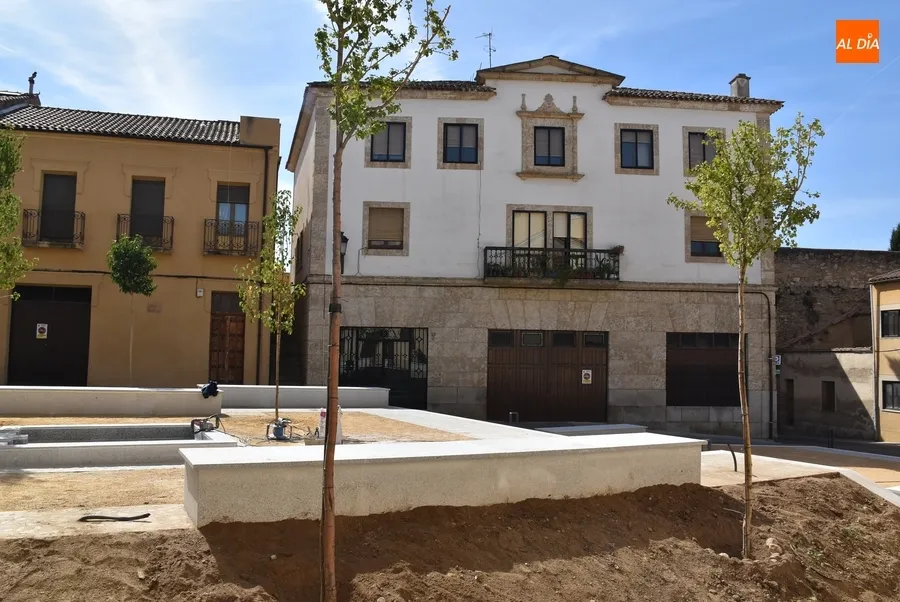 Foto 5 - El vaciado en bronce de la Rosa del Thebas retorna al Campo de Carniceros