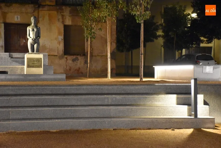 Foto 8 - As&iacute; luce de noche el renovado Campo de Carniceros de Ciudad Rodrigo