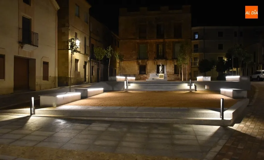 Foto 9 - As&iacute; luce de noche el renovado Campo de Carniceros de Ciudad Rodrigo