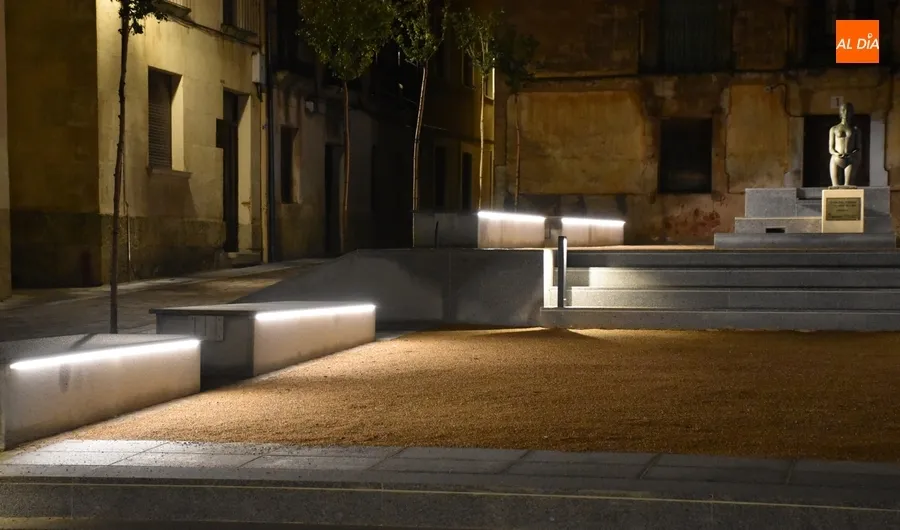 Foto 10 - As&iacute; luce de noche el renovado Campo de Carniceros de Ciudad Rodrigo