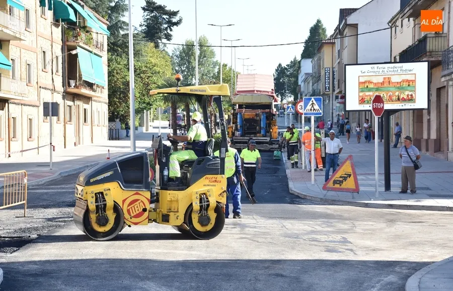 Foto 9 - D&iacute;a de asfaltado por partida doble en la Avenida de Espa&ntilde;a y en la Estaci&oacute;n de Autobuses