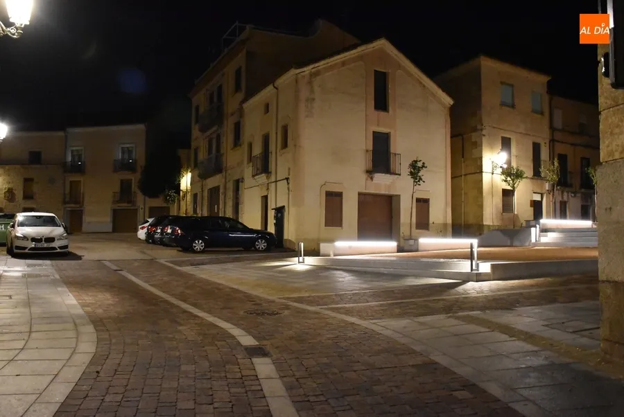 Foto 11 - As&iacute; luce de noche el renovado Campo de Carniceros de Ciudad Rodrigo