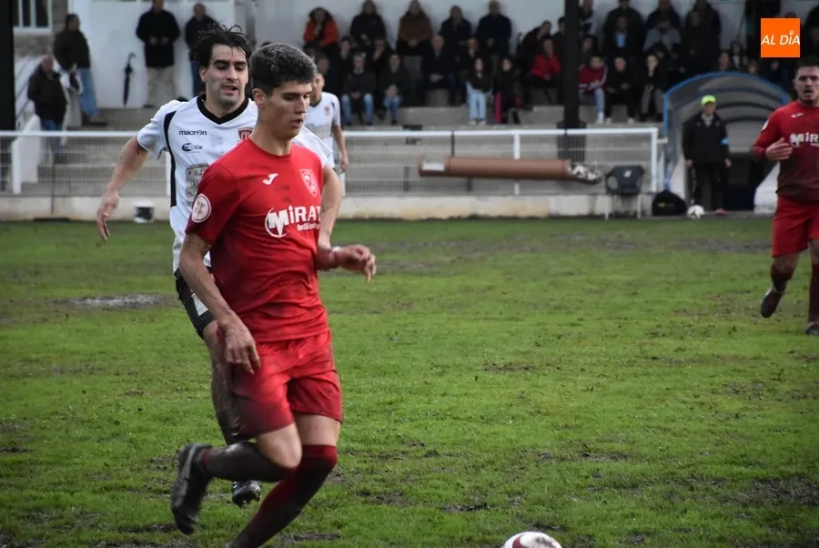Foto 10 - El Senior del Ciudad Rodrigo alcanza el rep&oacute;ker de victorias consecutivas en un barrizal