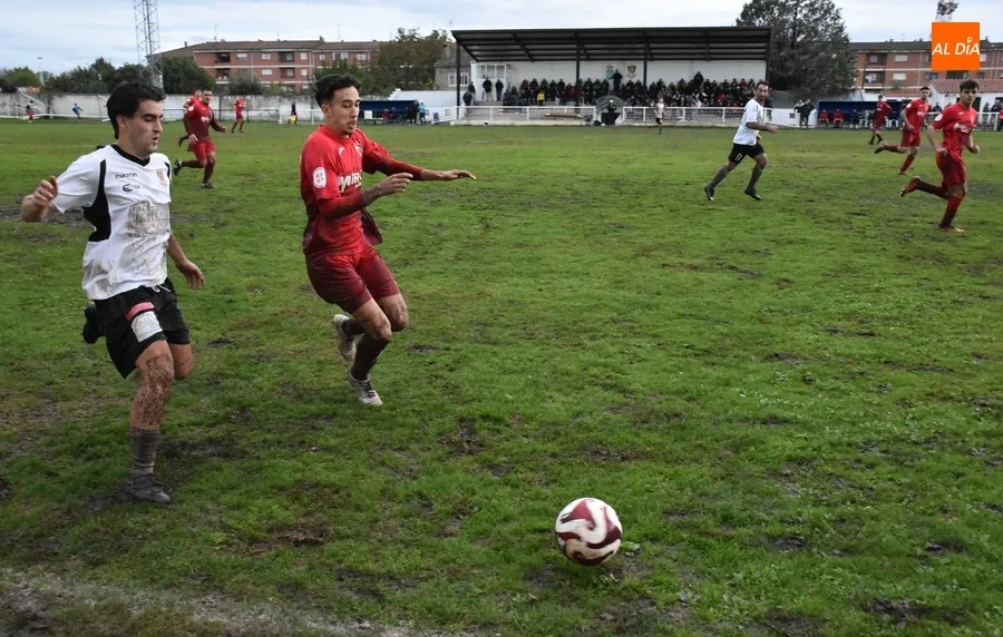 Foto 11 - El Senior del Ciudad Rodrigo alcanza el rep&oacute;ker de victorias consecutivas en un barrizal