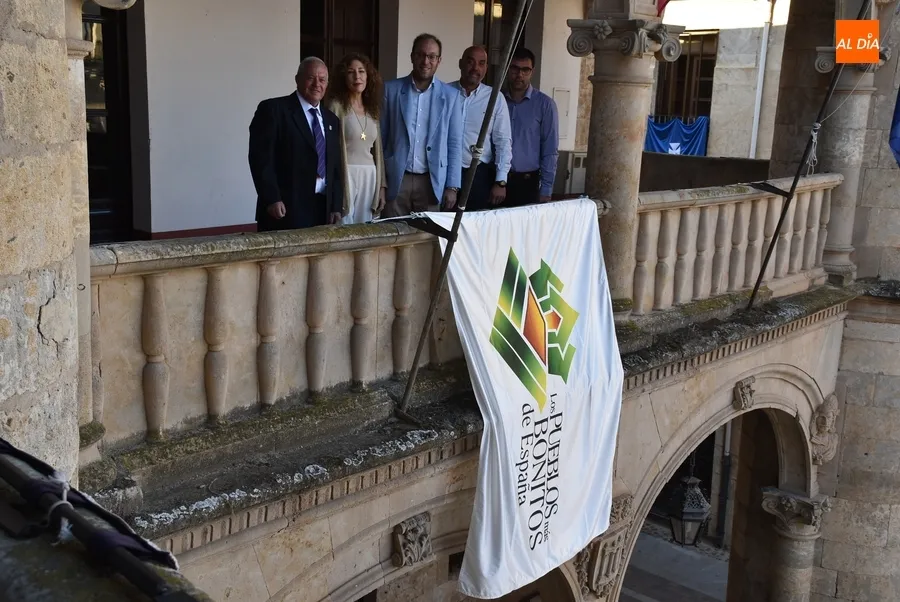 Foto 6 - El Ayuntamiento exhorta al civismo en el D&iacute;a de Los Pueblos M&aacute;s Bonitos de Espa&ntilde;a