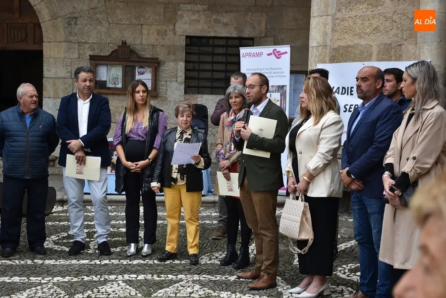 Foto 6 - Ciudad Rodrigo muestra su apoyo a las v&iacute;ctimas de la trata y la prostituci&oacute;n