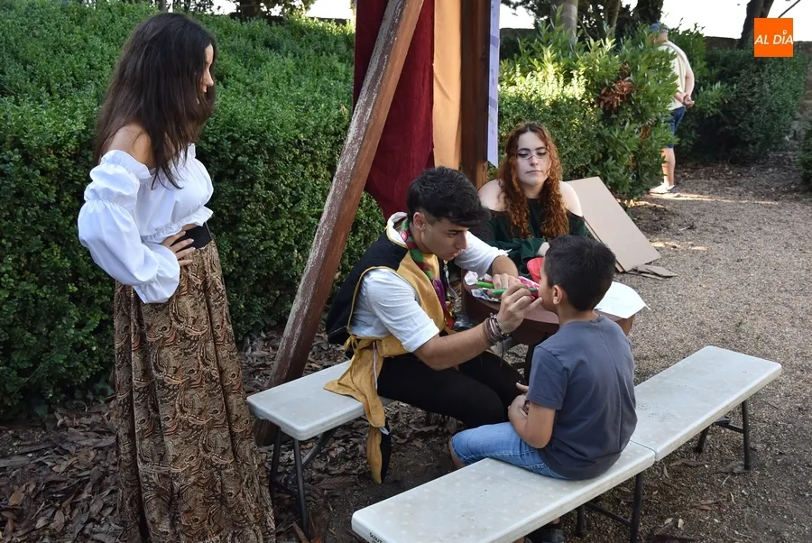 Foto 9 - Los m&aacute;s peque&ntilde;os se lo pasan en grande en la Feria Medieval