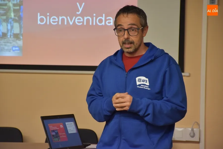 Foto 2 - Varios j&oacute;venes y sus familias descubren c&oacute;mo pueden llegar a estudiar en otros pa&iacute;ses