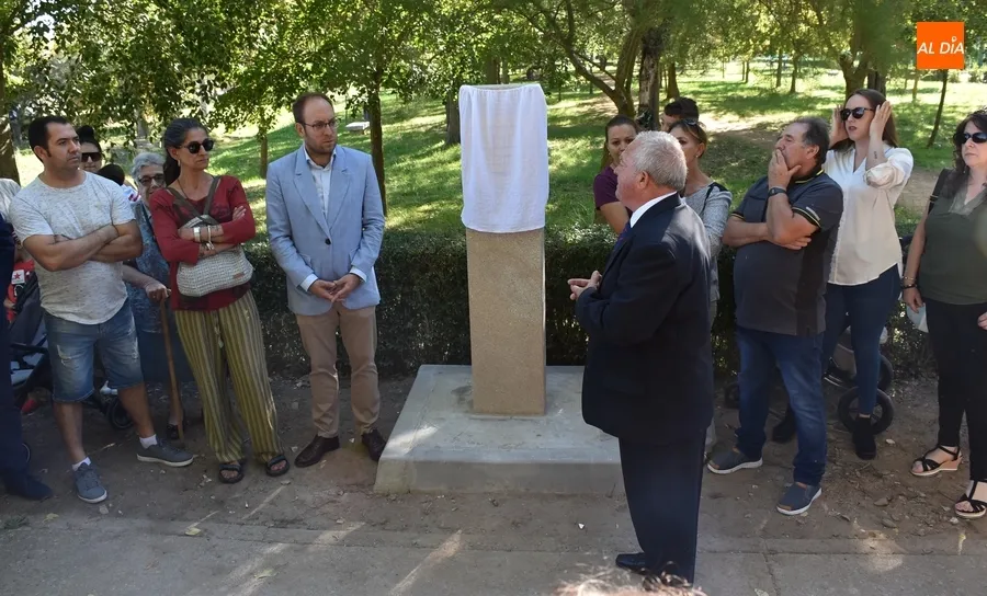 Foto 2 - Colocado un monolito como recuerdo permanente de Joaqu&iacute;n L&oacute;pez &lsquo;Quini&rsquo;