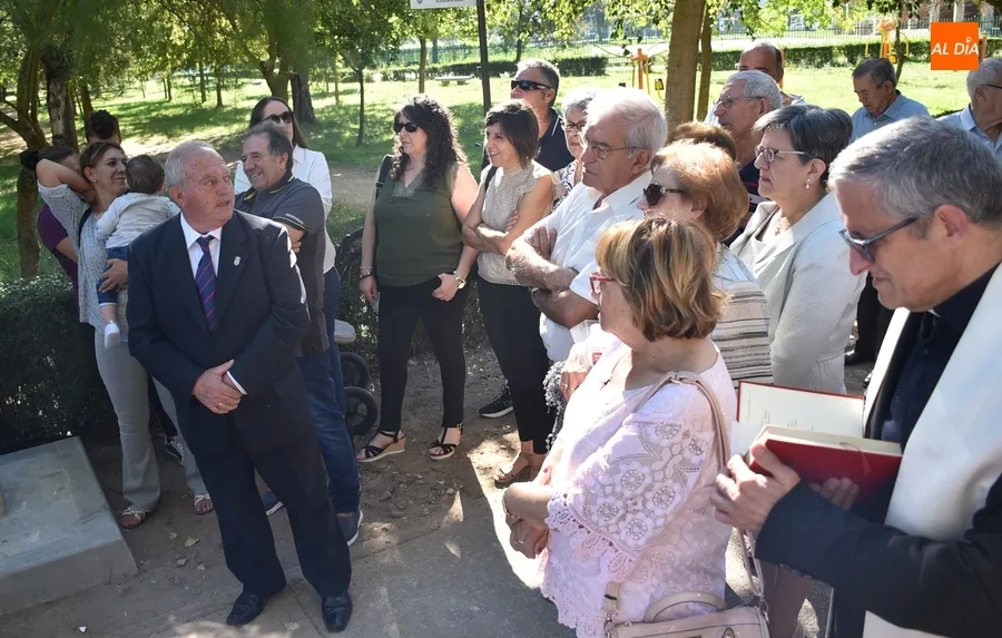 Foto 4 - Colocado un monolito como recuerdo permanente de Joaqu&iacute;n L&oacute;pez &lsquo;Quini&rsquo;