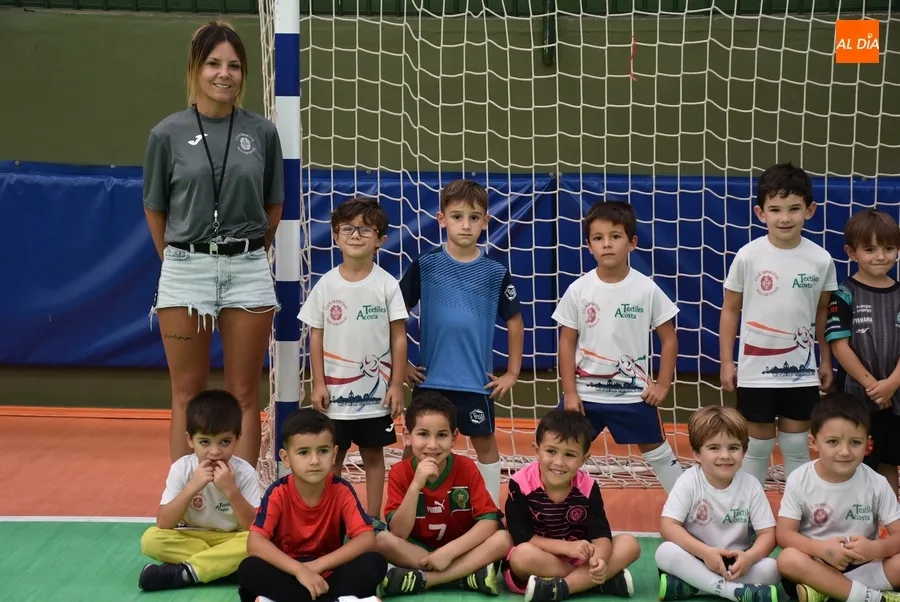Foto 3 - Crece la asistencia a la Escuela de F&uacute;tbol Sala del III Columnas