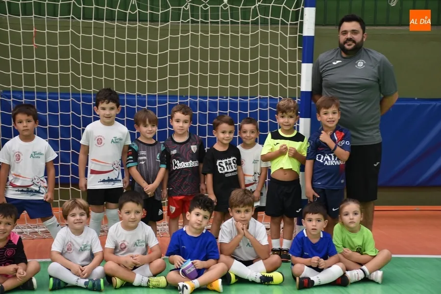 Foto 4 - Crece la asistencia a la Escuela de F&uacute;tbol Sala del III Columnas
