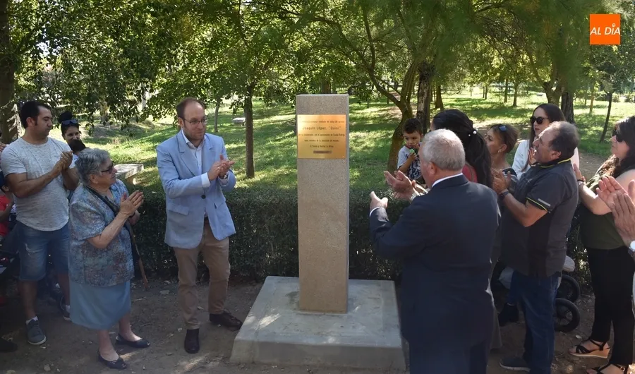 Foto 7 - Colocado un monolito como recuerdo permanente de Joaqu&iacute;n L&oacute;pez &lsquo;Quini&rsquo;