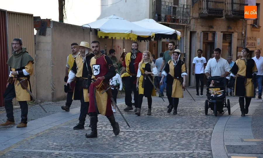 Foto 10 - Los m&aacute;s peque&ntilde;os se lo pasan en grande en la Feria Medieval