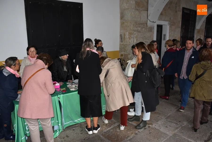 Foto 3 - Ciudad Rodrigo transmite su fuerza a las mujeres que est&aacute;n luchando contra el c&aacute;ncer de mama