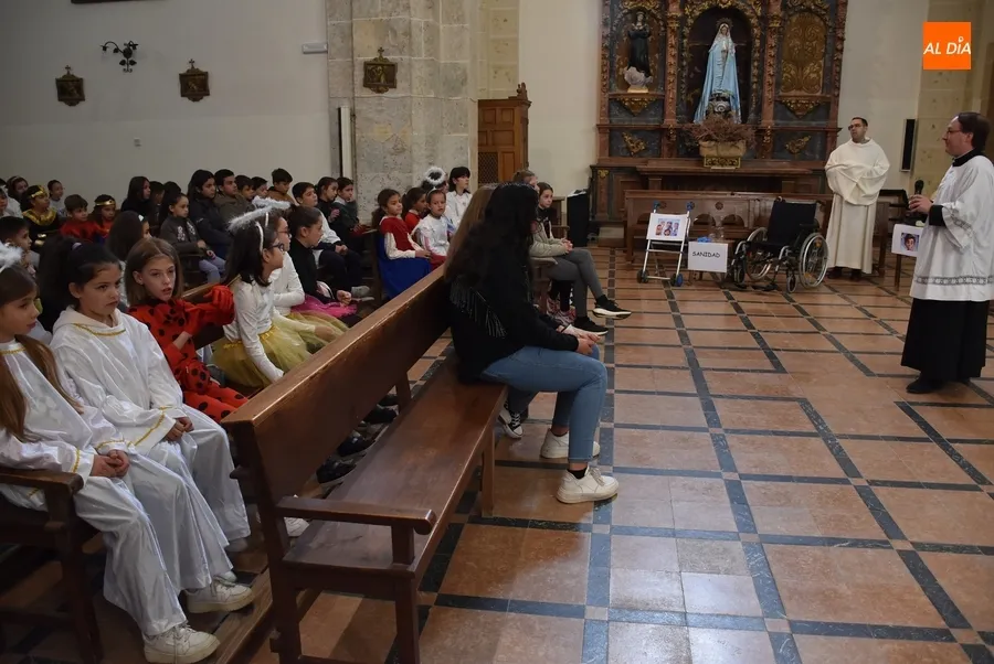 Foto 4 - Un total de 66 ni&ntilde;os celebran que &lsquo;la Santidad vence&rsquo;