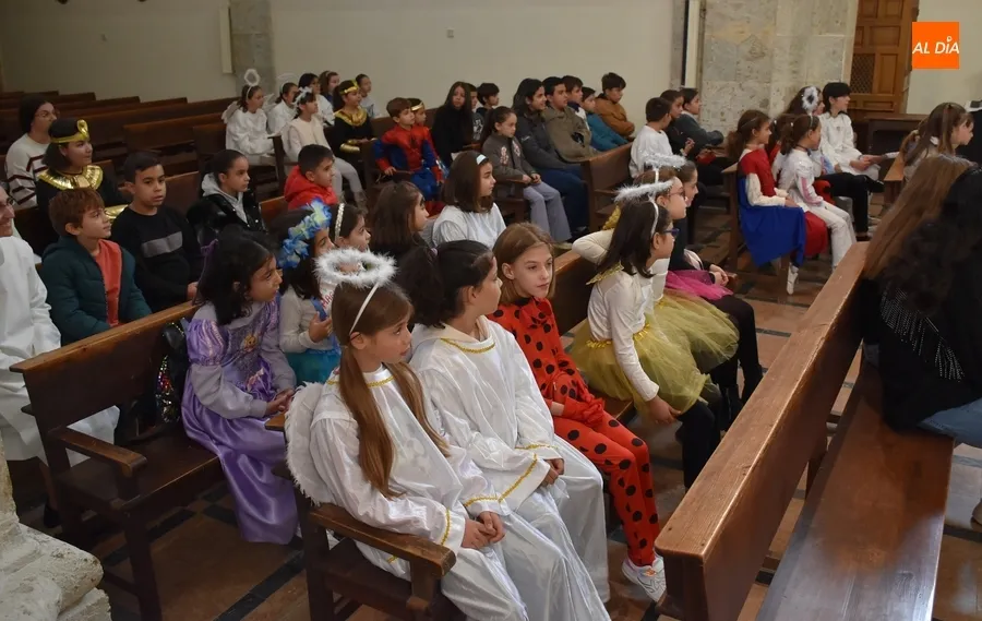 Foto 5 - Un total de 66 ni&ntilde;os celebran que &lsquo;la Santidad vence&rsquo;