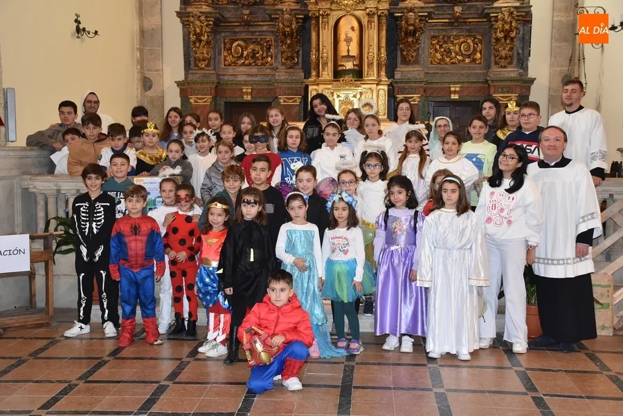 Foto 9 - Un total de 66 ni&ntilde;os celebran que &lsquo;la Santidad vence&rsquo;