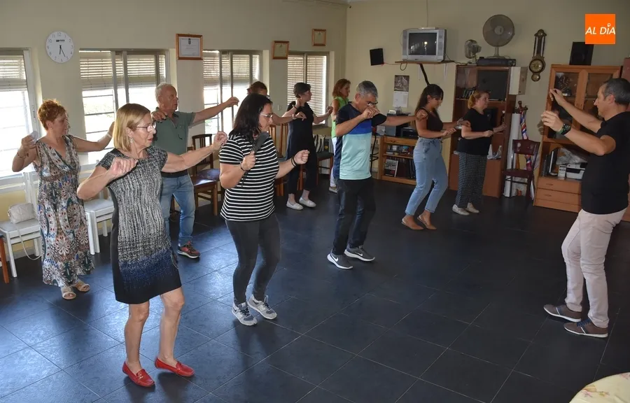 Foto 2 - Arranca el curso 23/24 del taller de baile charro y percusi&oacute;n de la Avenida de Espa&ntilde;a