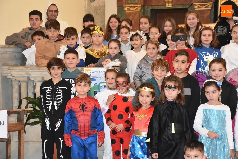 Foto 10 - Un total de 66 ni&ntilde;os celebran que &lsquo;la Santidad vence&rsquo;