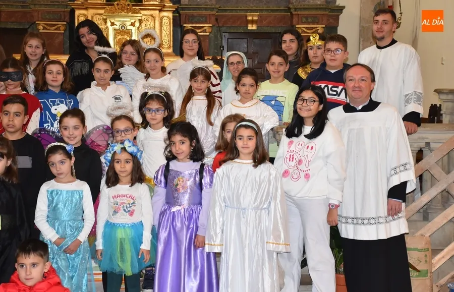 Foto 11 - Un total de 66 ni&ntilde;os celebran que &lsquo;la Santidad vence&rsquo;