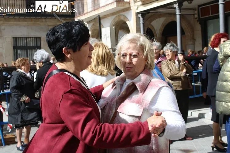Foto 10 - Las mujeres albenses celebran su d&iacute;a con mucha m&uacute;sica y baile&nbsp;