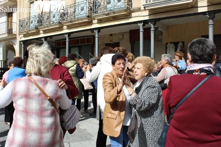Foto 9 - Las mujeres albenses celebran su d&iacute;a con mucha m&uacute;sica y baile&nbsp;