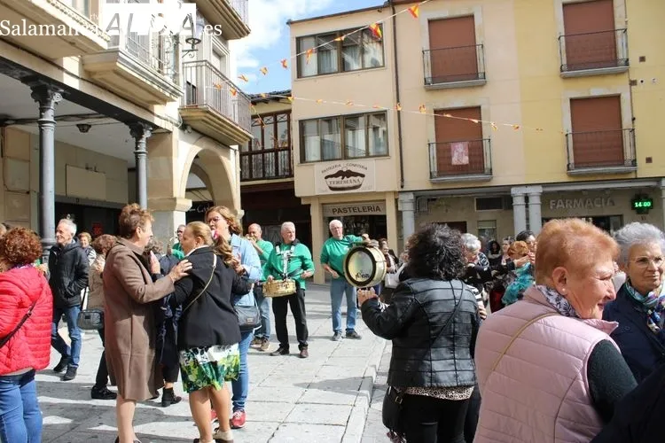 Foto 4 - Las mujeres albenses celebran su d&iacute;a con mucha m&uacute;sica y baile&nbsp;