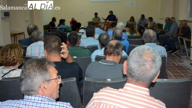 Los ganaderos analizaron la situación actual del campo en el encuentro celebrado en Lumbrales