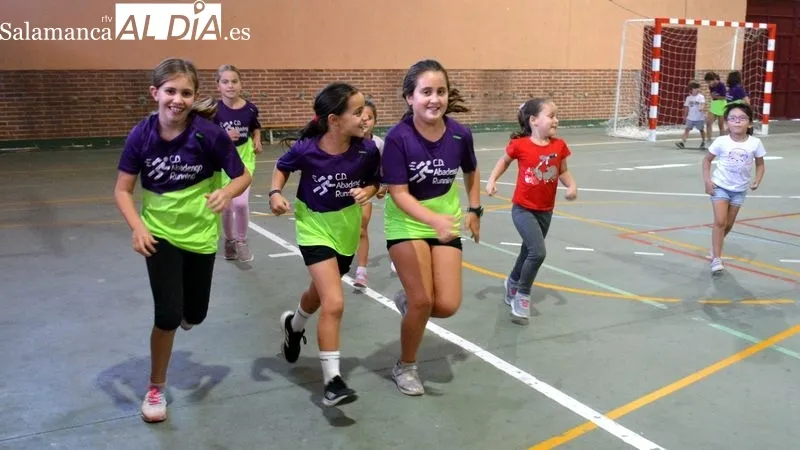 Foto 4 - El club Abadengo Running comienza el curso con una treintena de ni&ntilde;os en la escuela de atletismo
