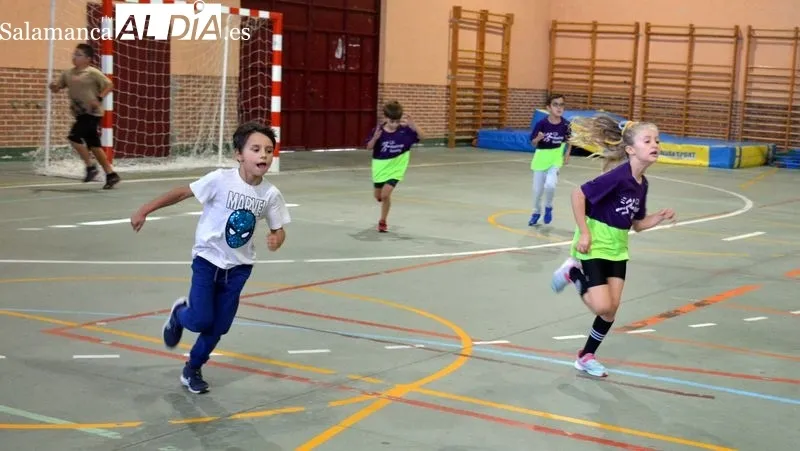 Foto 3 - El club Abadengo Running comienza el curso con una treintena de ni&ntilde;os en la escuela de atletismo