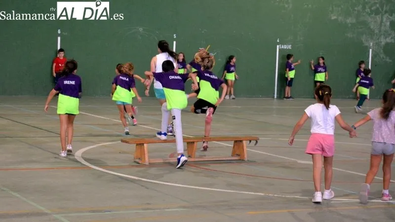 Foto 6 - El club Abadengo Running comienza el curso con una treintena de ni&ntilde;os en la escuela de atletismo