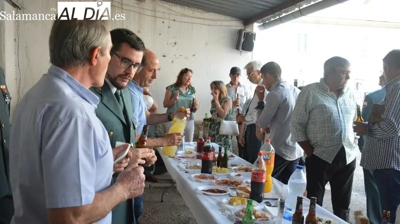 Alcaldes y concejales acompañaron a la Guardia Civil de Lumbrales