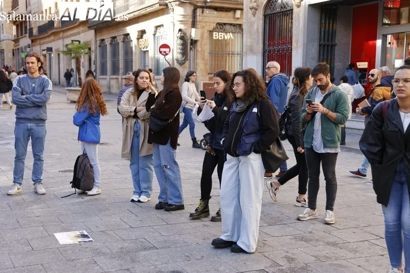 La plaza del Liceo acogía este miércoles un acto de sensibilización en el Día Europeo Contra la Trata de Seres Humanos. Foto de David Sañudo