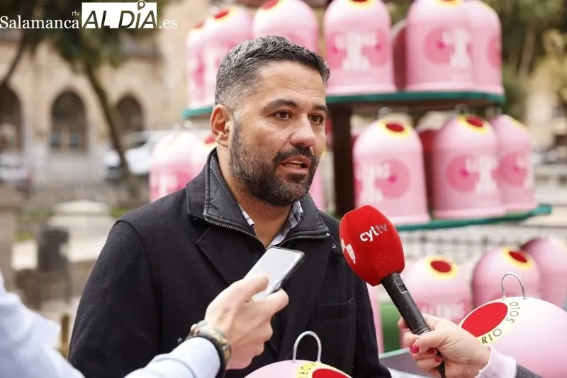 Presentación en la plaza de los Bandos de la campaña ‘Recicla vidrio por ellas’. Foto de David Sañudo