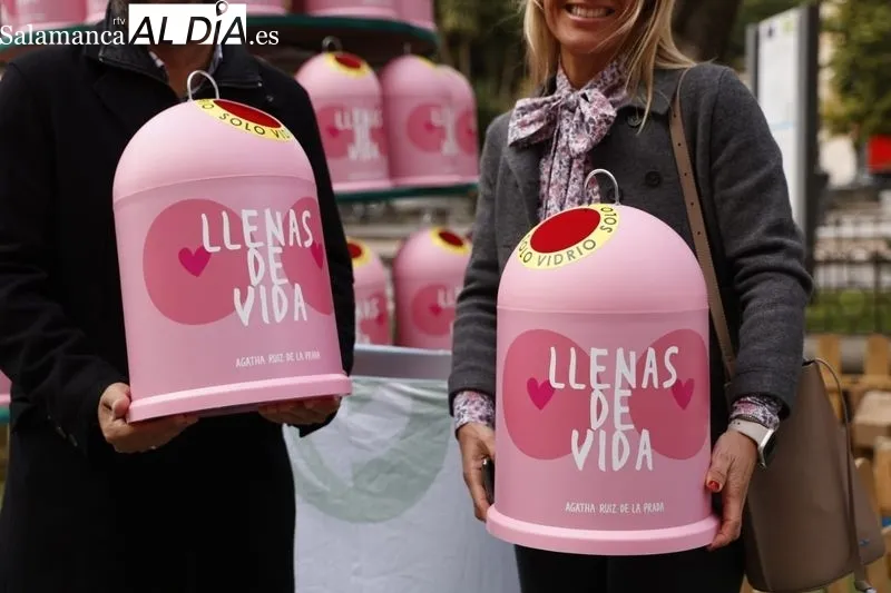 Presentación en la plaza de los Bandos de la campaña ‘Recicla vidrio por ellas’. Foto de David Sañudo