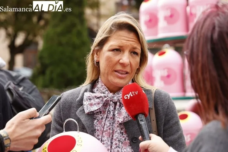 Presentación en la plaza de los Bandos de la campaña ‘Recicla vidrio por ellas’. Foto de David Sañudo