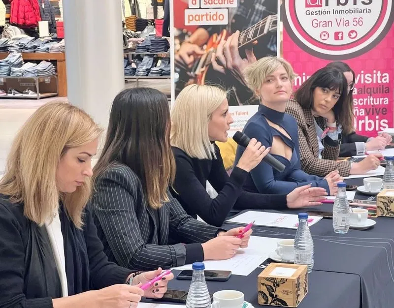 Mesa redonda sobre la conciliación laboral para jóvenes empresarios en El Tormes